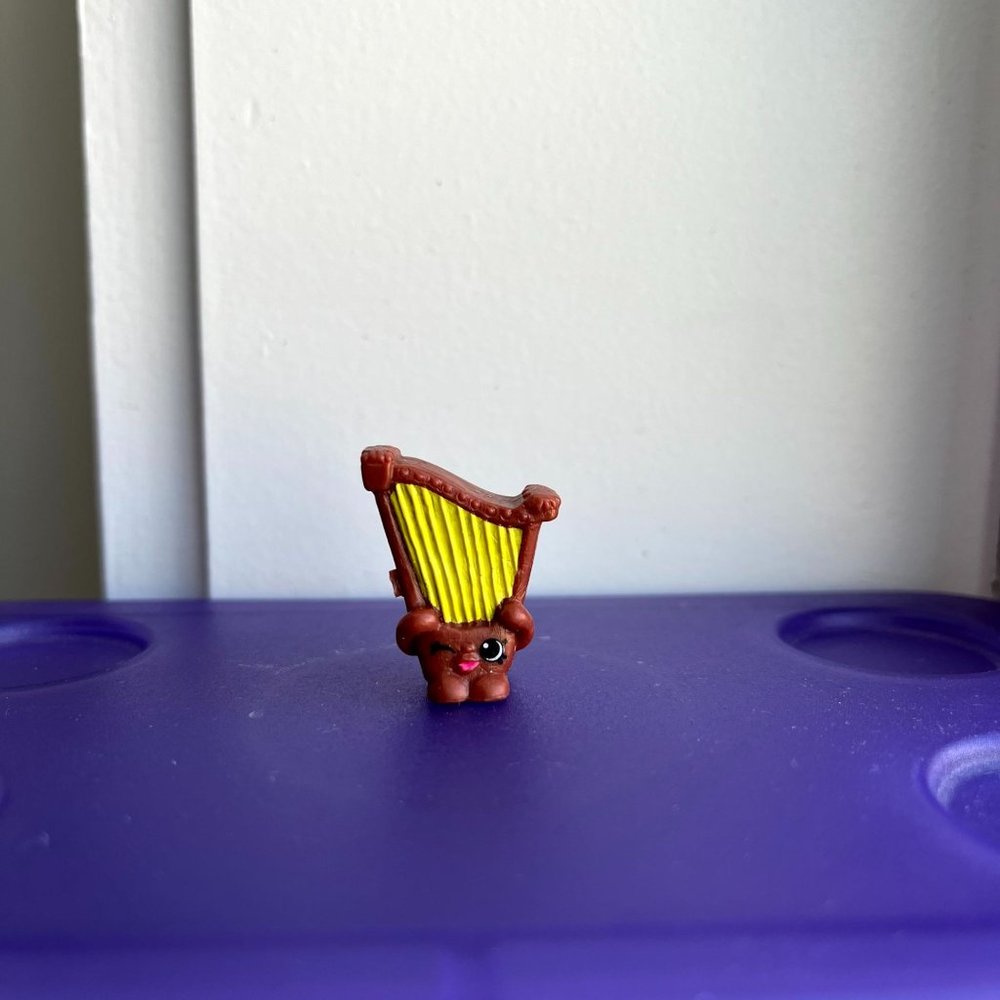 Shopkins Season 5 Figure Brown Hillary Harp Music
